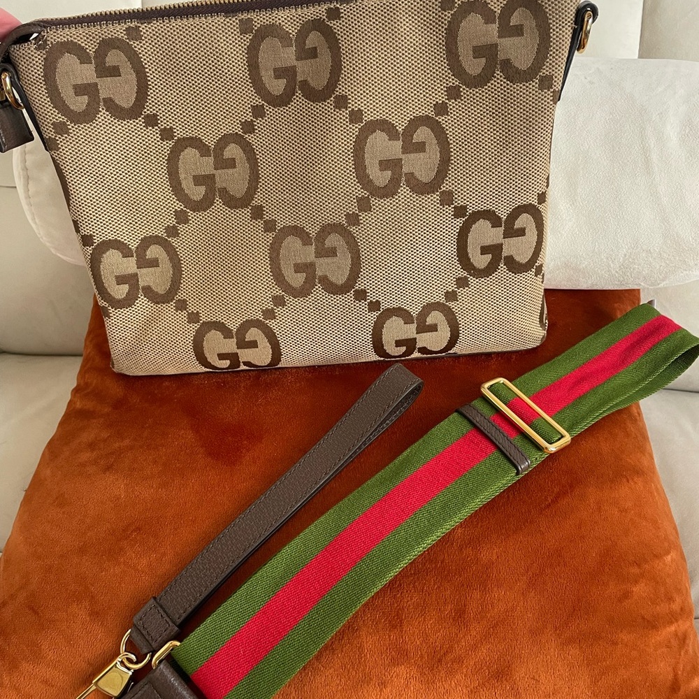 Gucci jumbo G messenger bag.